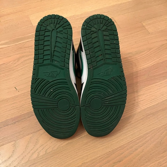 Jordan 1 Pine Green - Picture 5 of 7